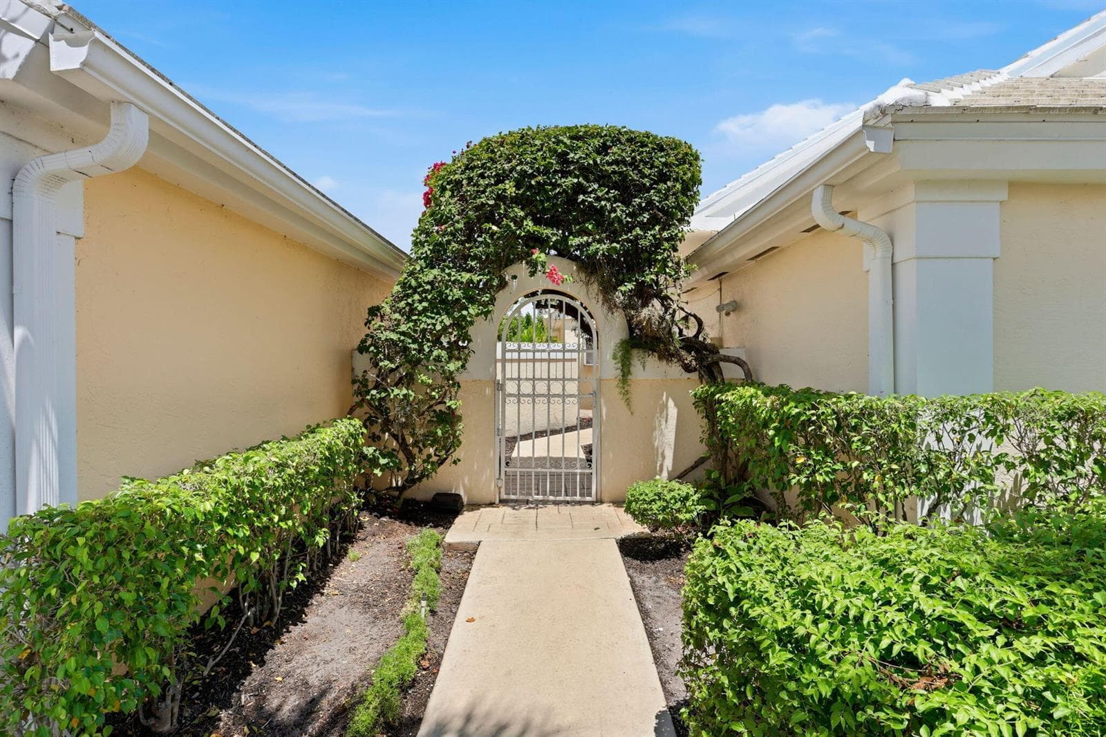 944 Dickens Place, West Palm Beach, FL 33411 photo 2