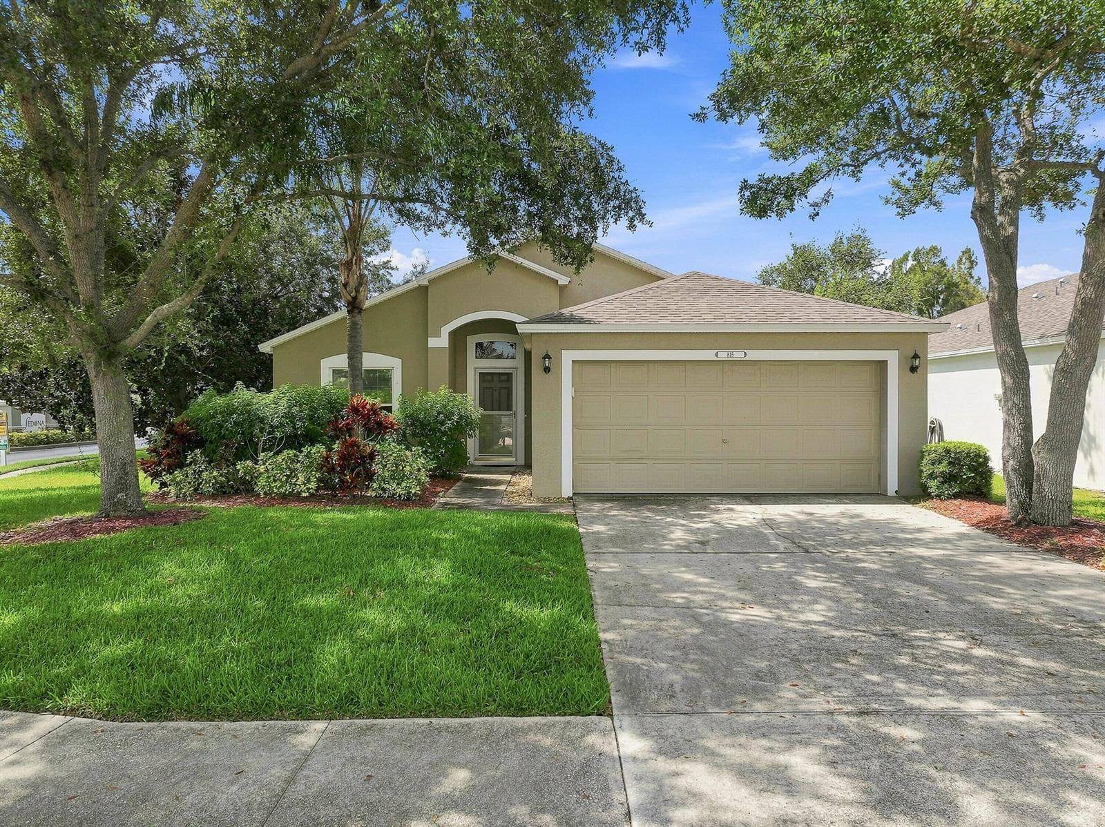 815 Greenleaf Circle, Vero Beach, FL 32960 photo 2