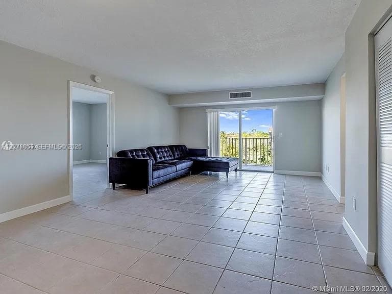 8240 SW 210th St # 319, Cutler Bay, FL 33189 photo 4