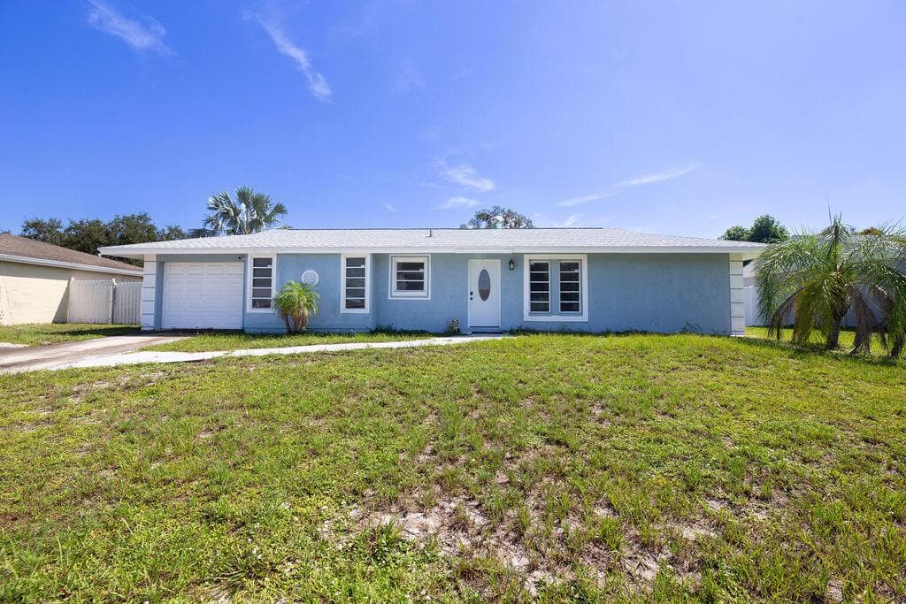 1337 SE ROANOKE Street, Port St. Lucie, FL 34952 photo 2