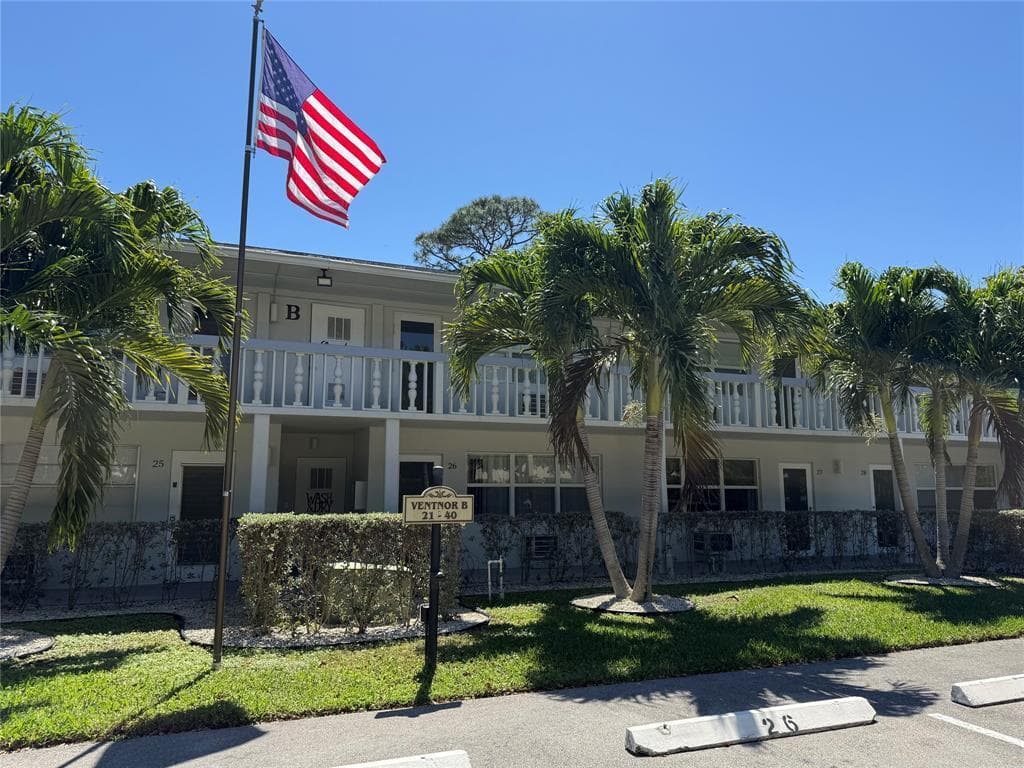 28 Ventnor B Drive, Deerfield Beach, FL 33442 photo 2