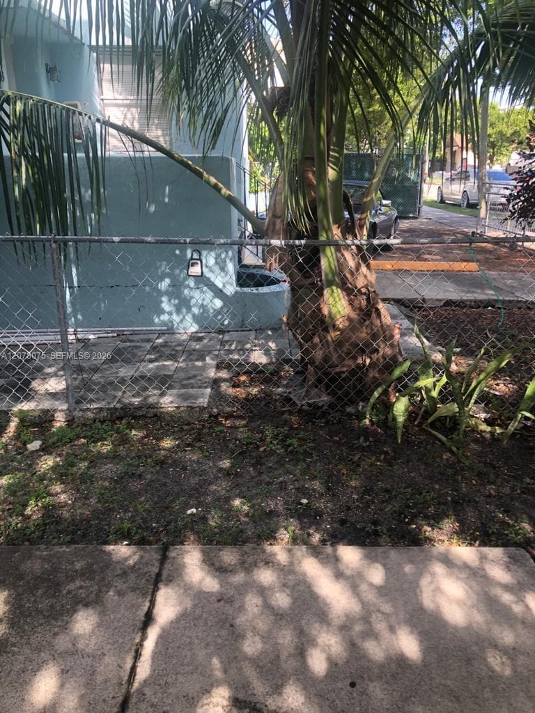 1453 SW 3rd St # 302, Miami, FL 33135 photo 2