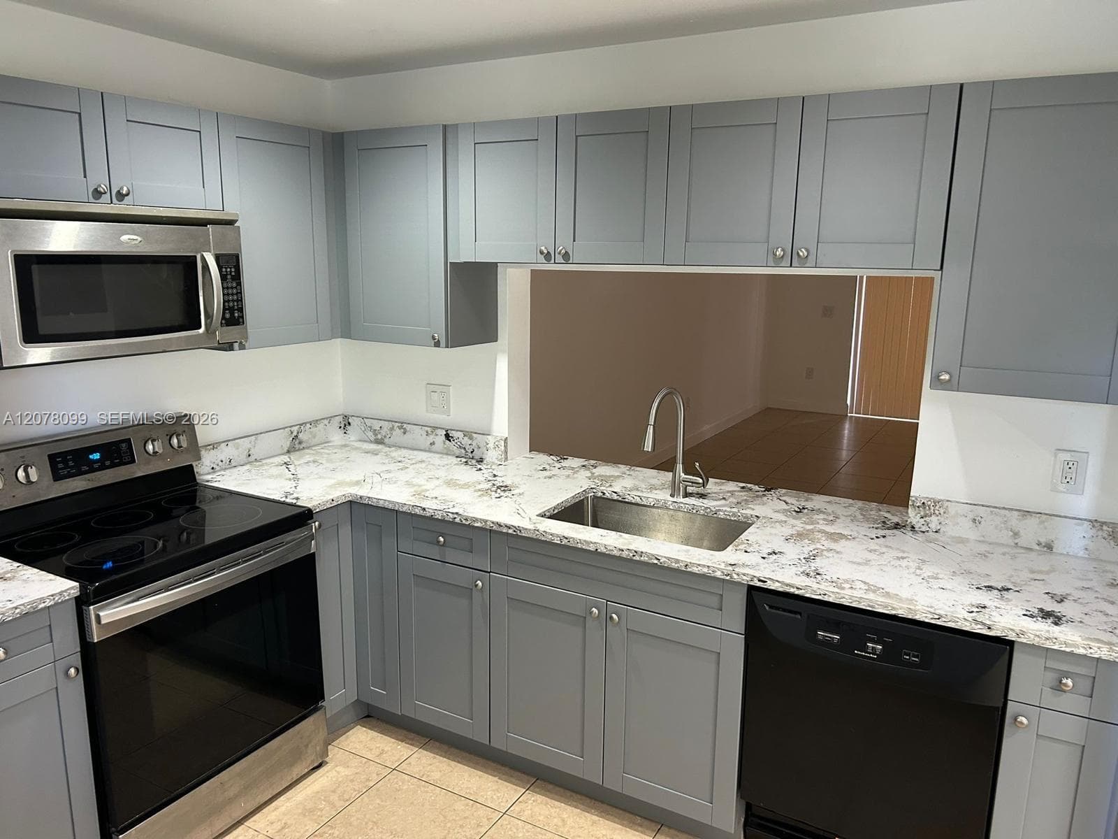10537 NW 8th St, Pembroke Pines, FL 33026 photo 4