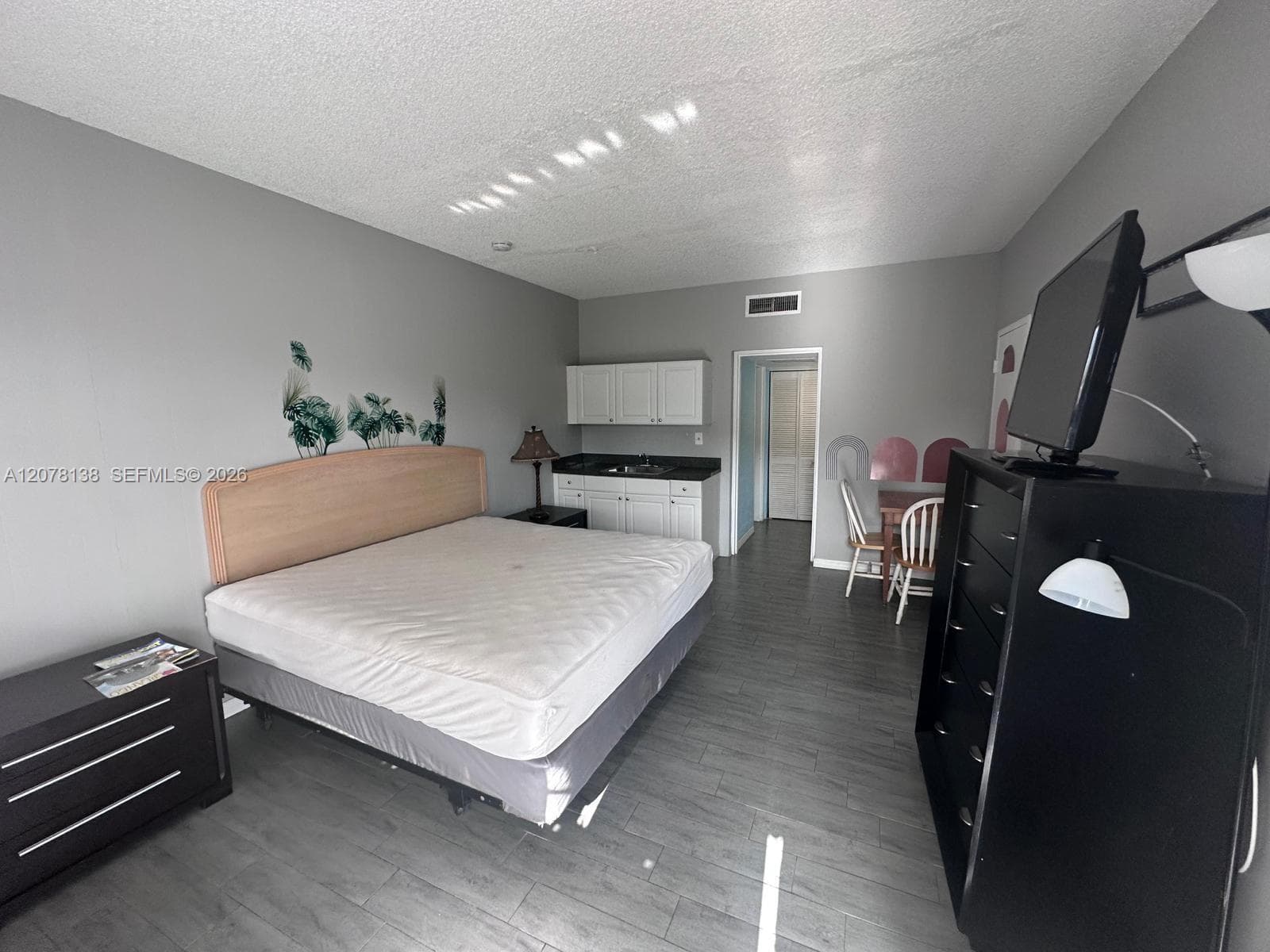 26 Diplomat Pkwy # 2342, Hallandale Beach, FL 33009