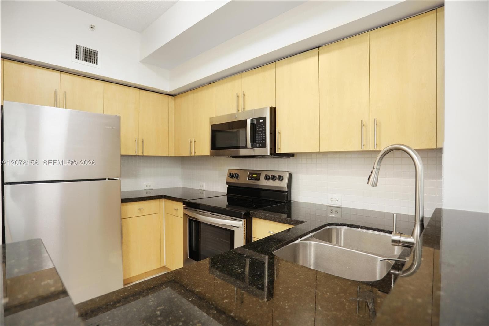 2941 NE 185th St # 1305, Miami, FL 33180 photo 4
