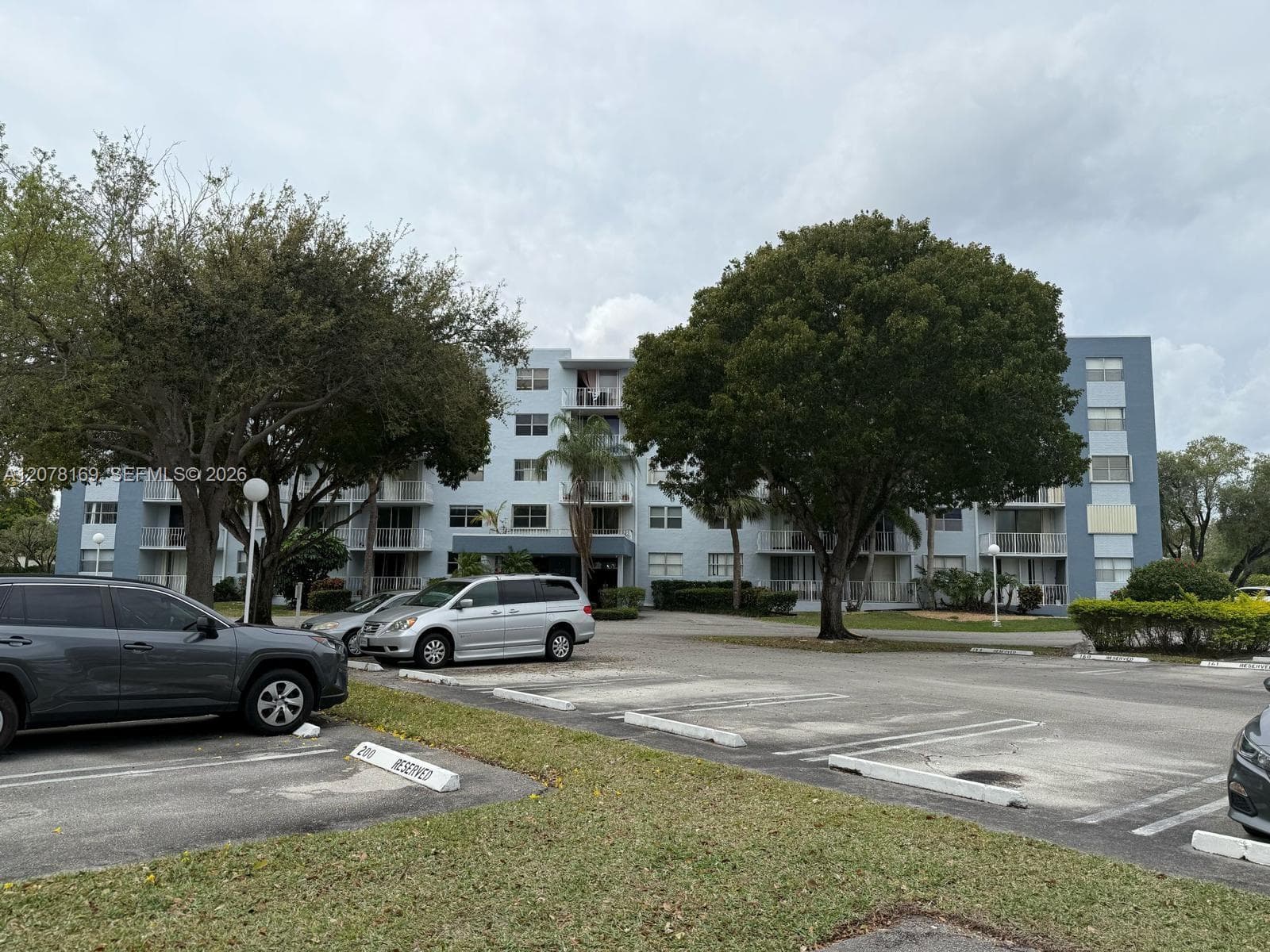 500 Executive Center Dr # 4J, West Palm Beach, FL 33401 photo 2