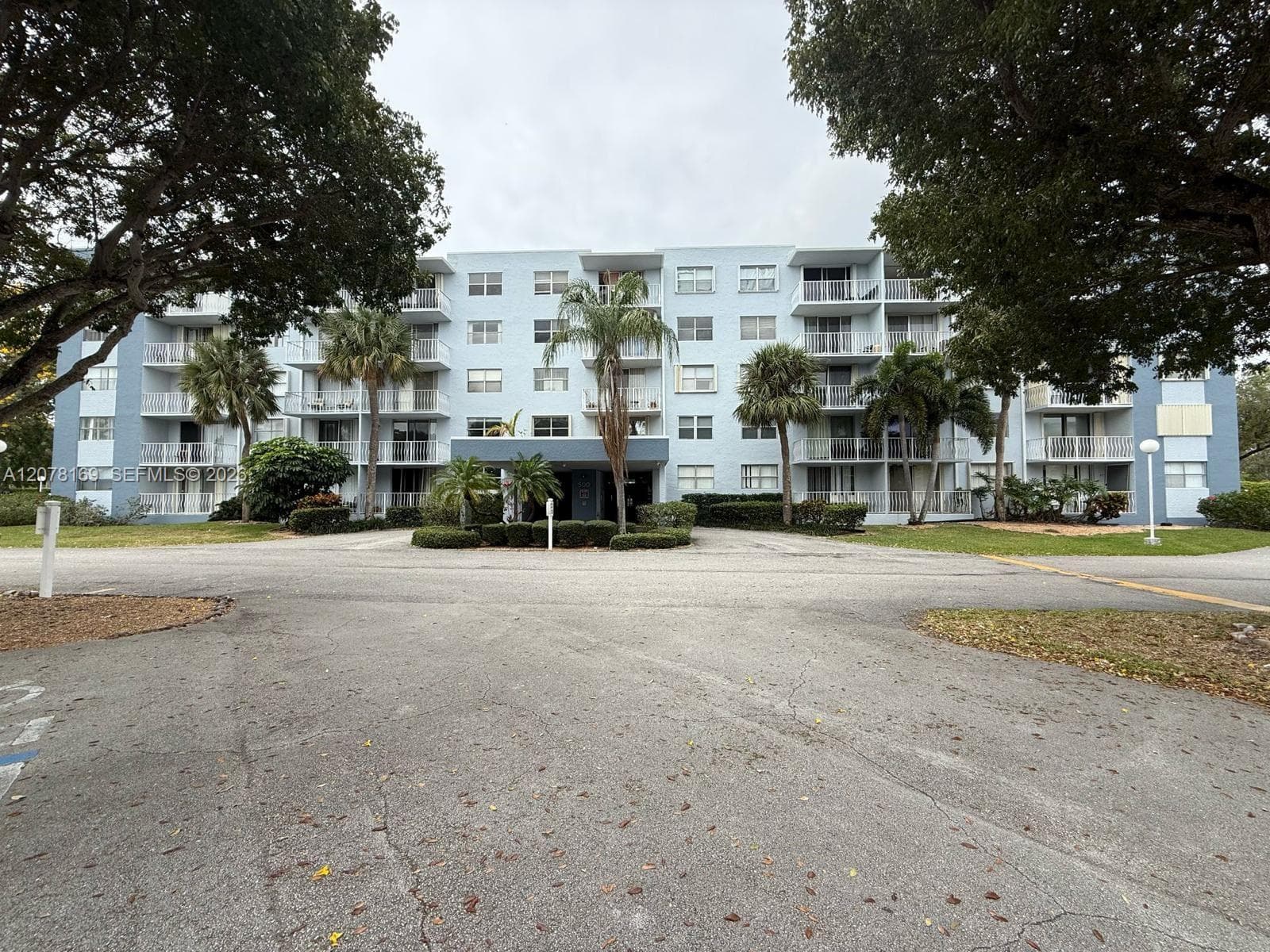 500 Executive Center Dr # 4J, West Palm Beach, FL 33401