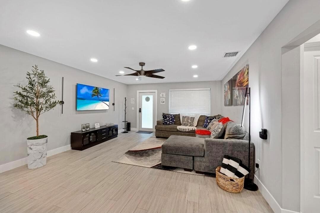 2817 NE 9TH Avenue, Wilton Manors, FL 33334 photo 5