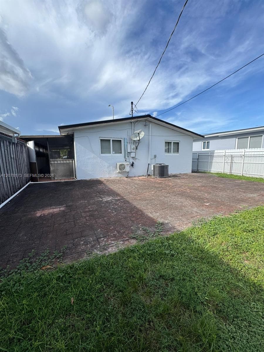 550 E 29th St, Hialeah, FL 33013 photo 3