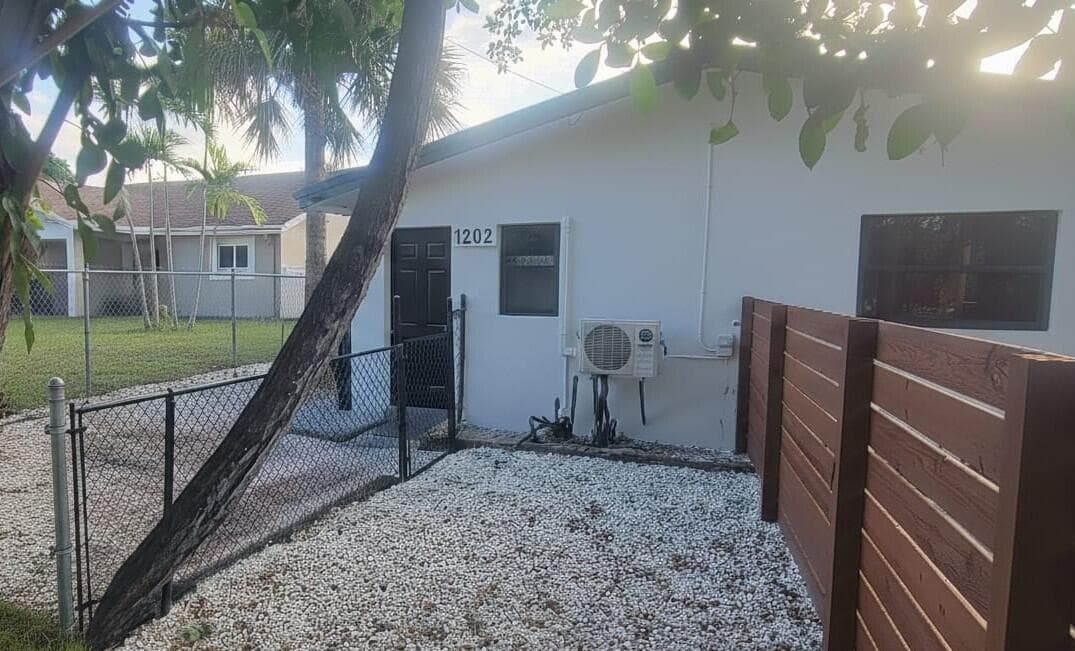 1202 NE 3RD Avenue, Fort Lauderdale, FL 33304 photo 4