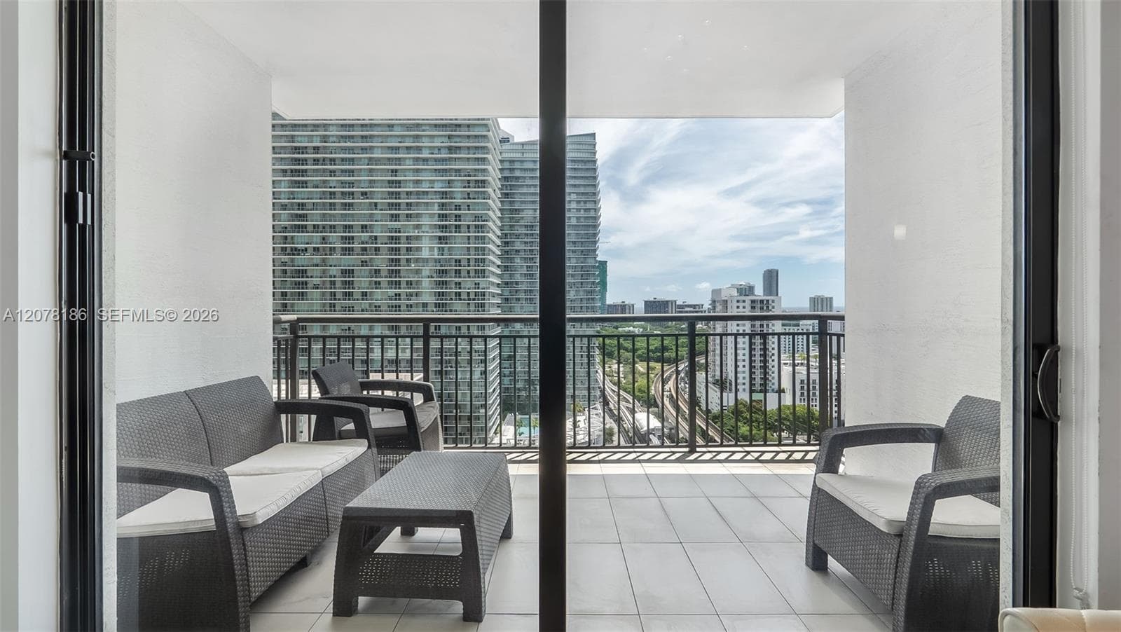 999 SW 1st Ave # 2004, Miami, FL 33130 photo 4
