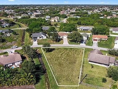 544 SW COLUMBUS Drive, Port St. Lucie, FL 34953 photo 2