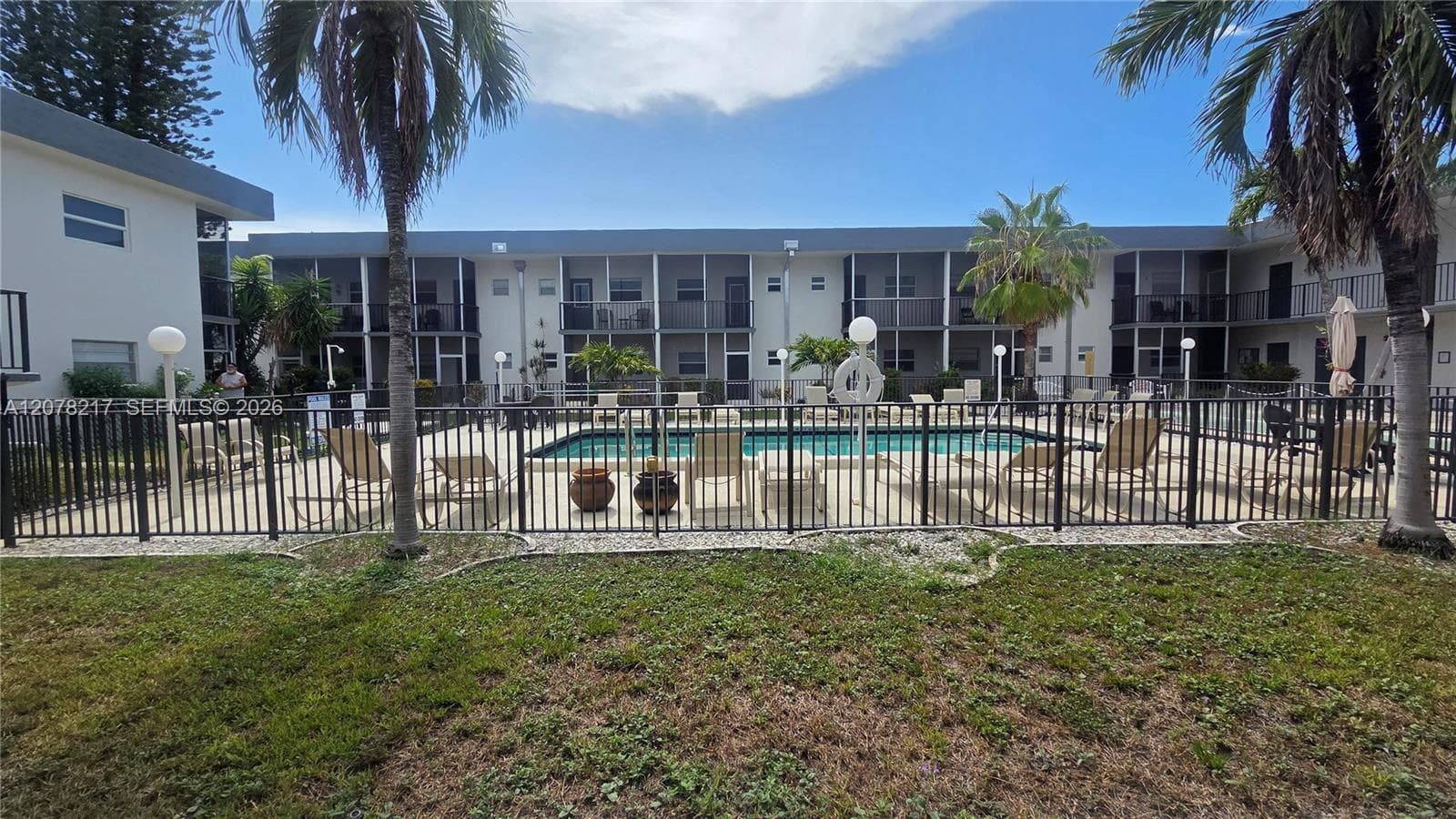 415 NE 2nd St # 105, Hallandale Beach, FL 33009 photo 5