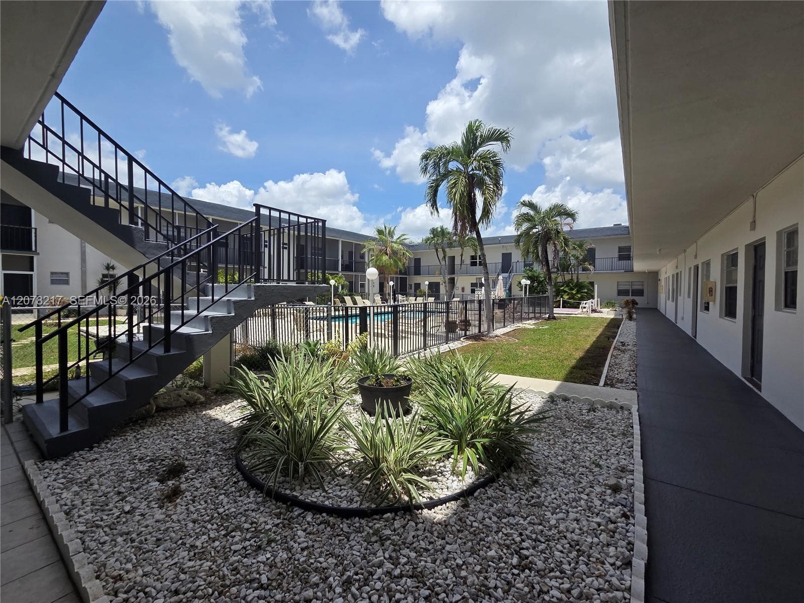 415 NE 2nd St # 105, Hallandale Beach, FL 33009 photo 4