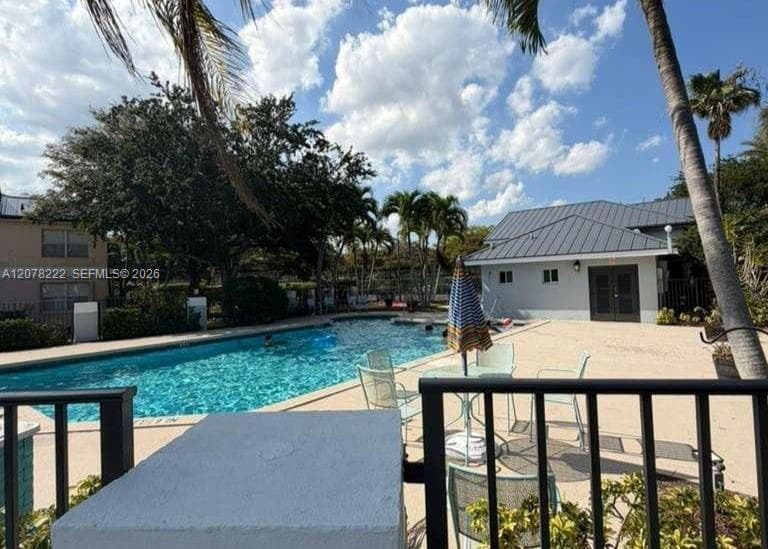 7610 Westwood Dr # 122, Tamarac, FL 33321 photo 2