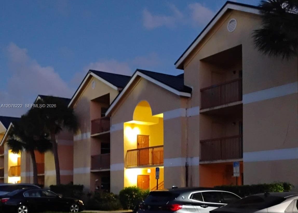 7610 Westwood Dr # 122, Tamarac, FL 33321 photo 3