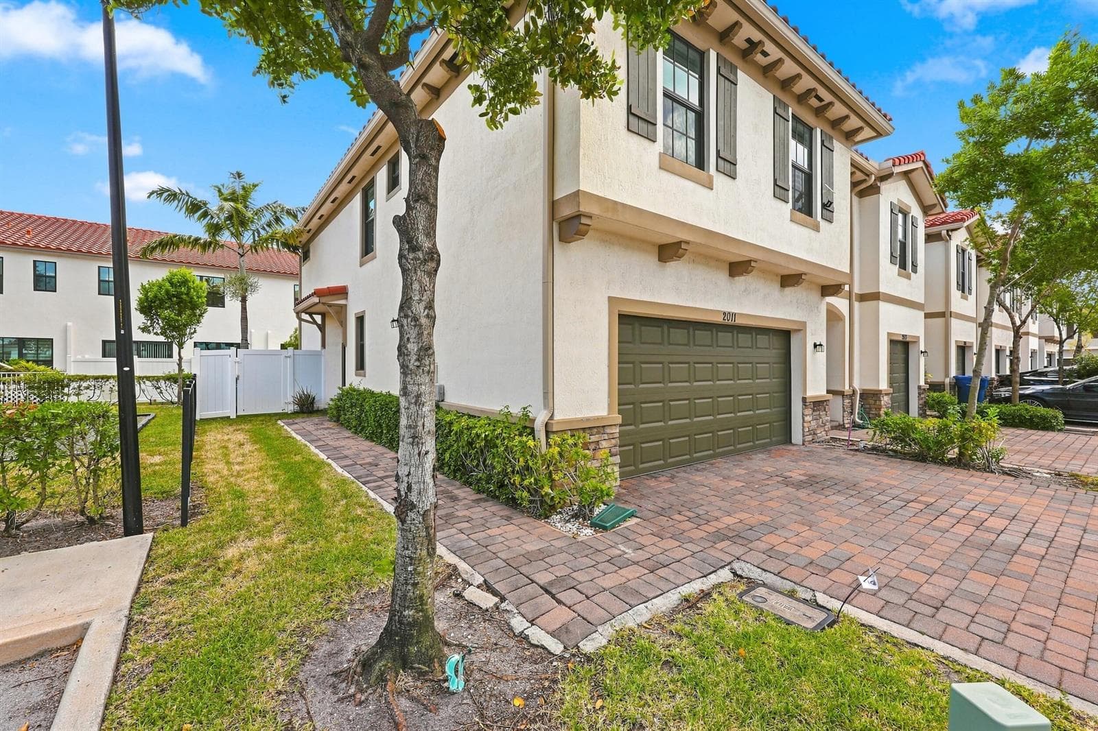 2011 Tamarind Drive, Riviera Beach, FL 33410 photo 2