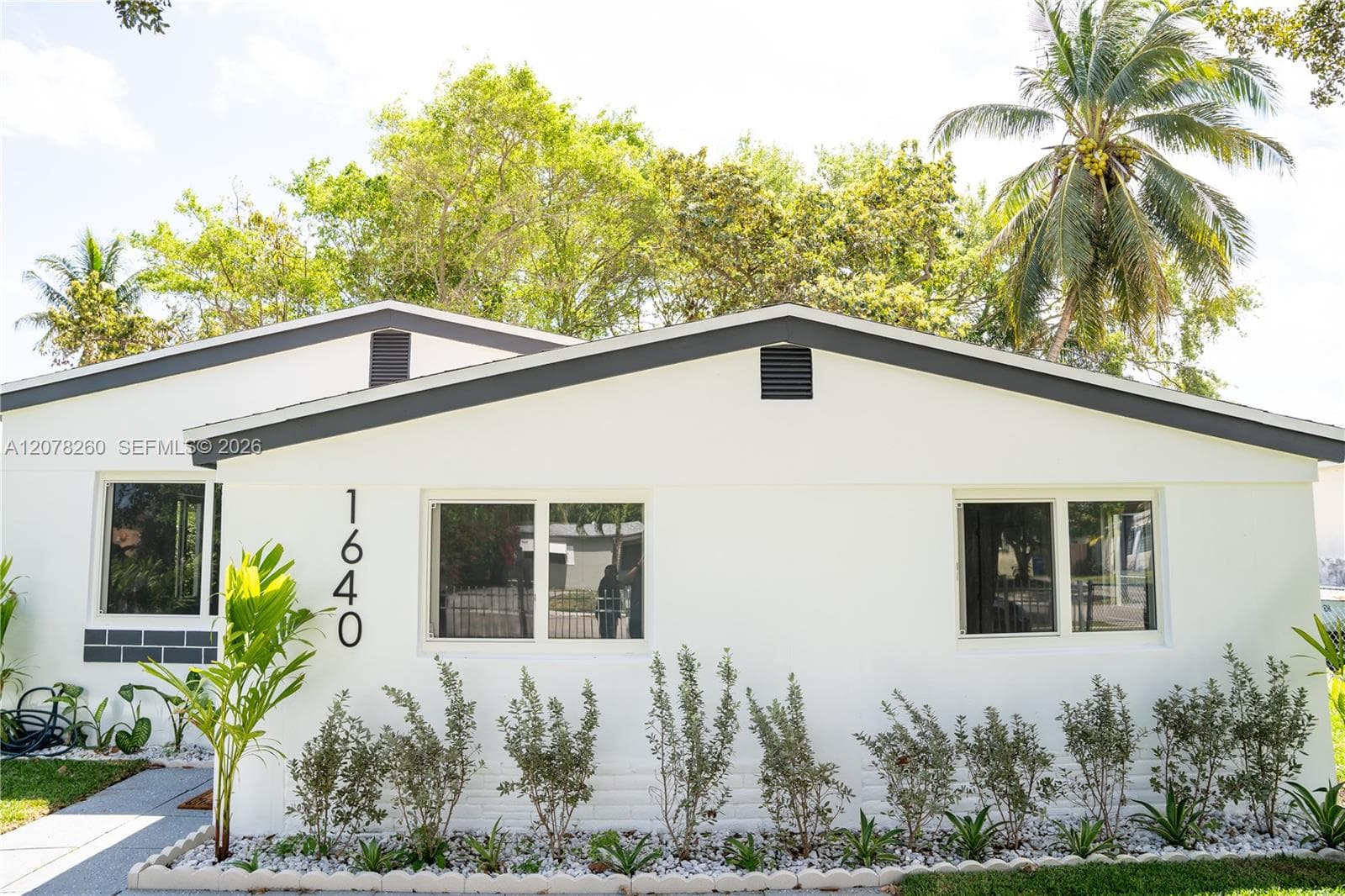 1640 NE 172nd St, North Miami Beach, FL 33162 photo 2