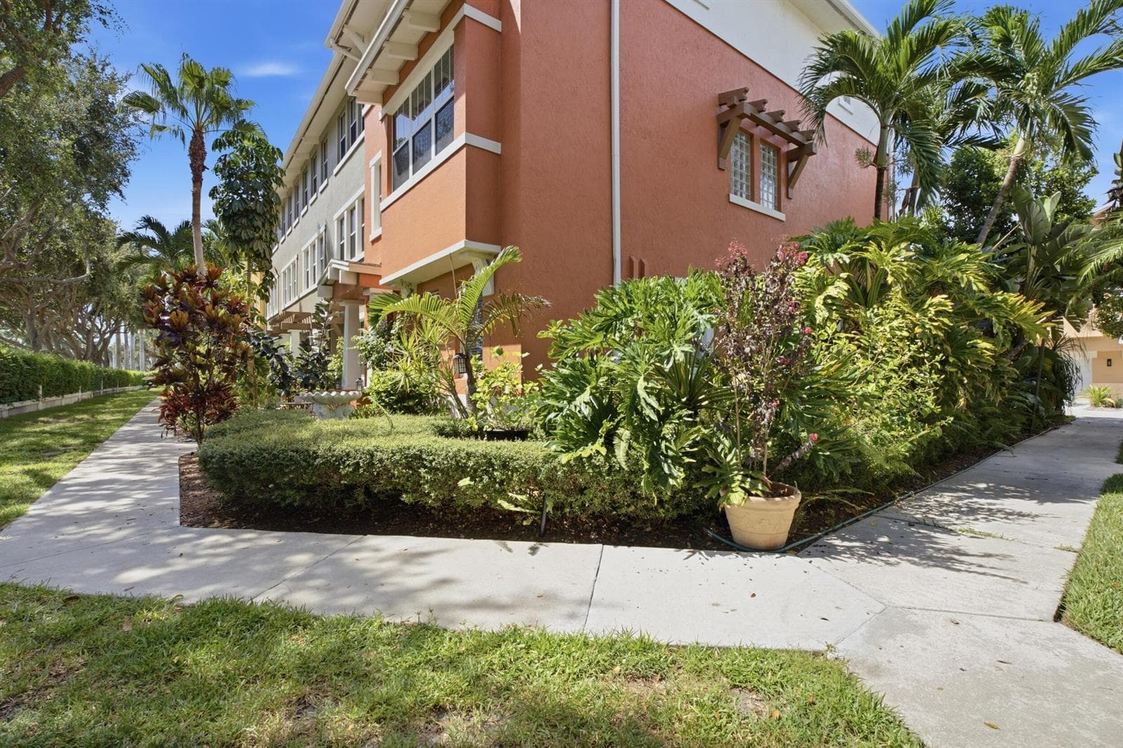 960 Millbrae Court # 6, West Palm Beach, FL 33401 photo 2