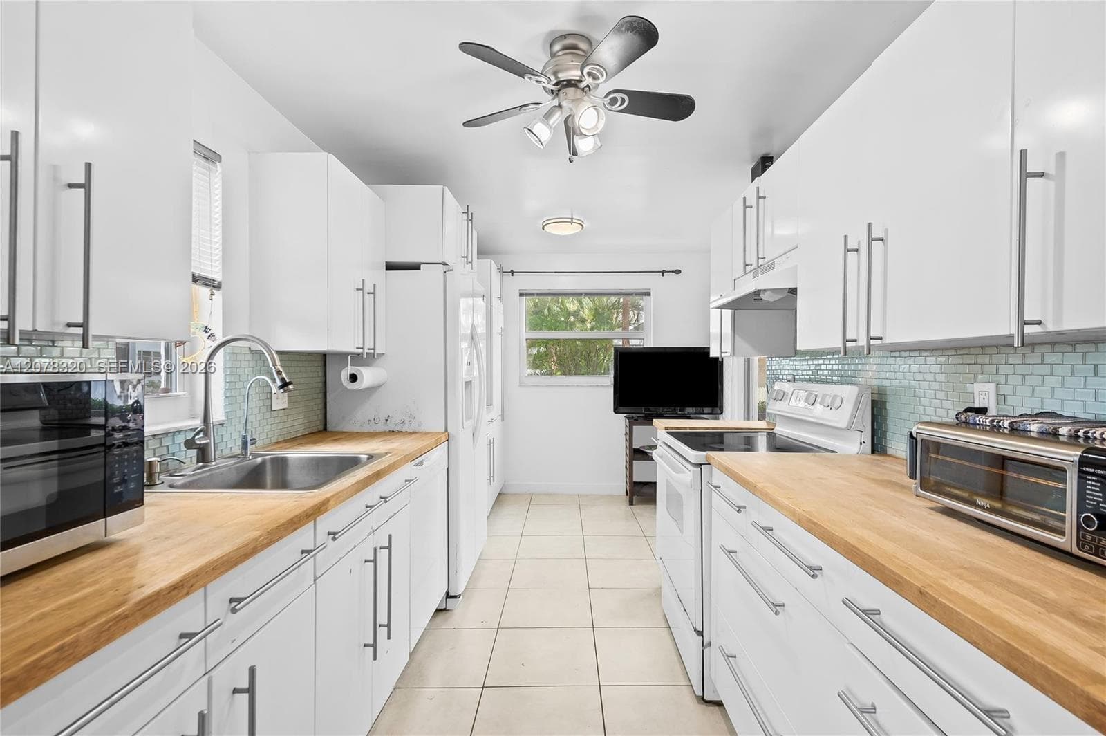 8002 Lagos De Campo Blvd # B-101, Tamarac, FL 33321 photo 2