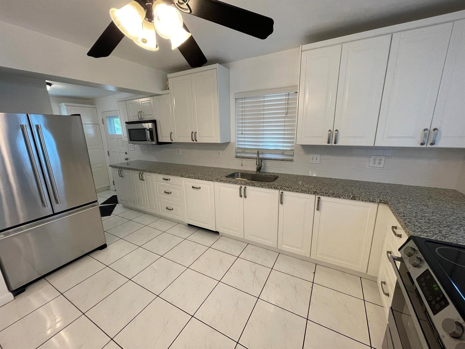 845 NW 10TH Avenue, Dania Beach, FL 33004 photo 2