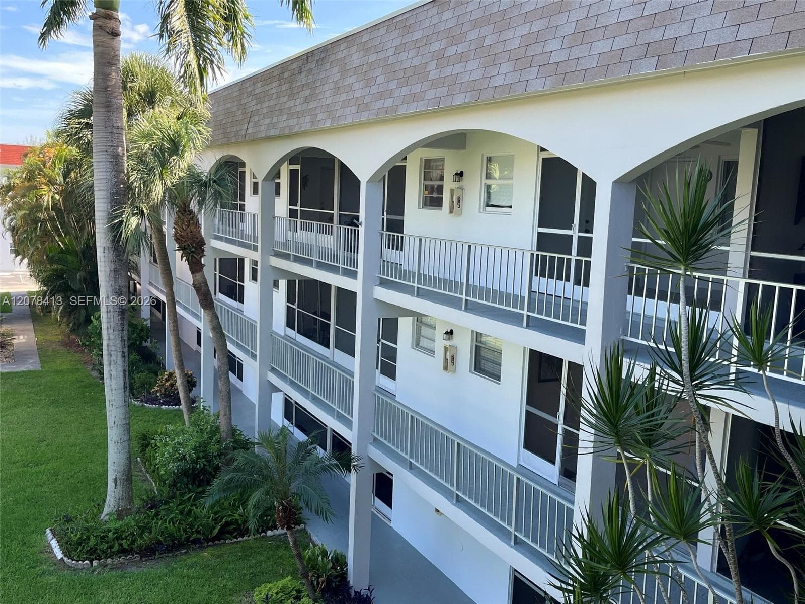 581 Blue Heron Dr # 307-B, Hallandale Beach, FL 33009 photo 2