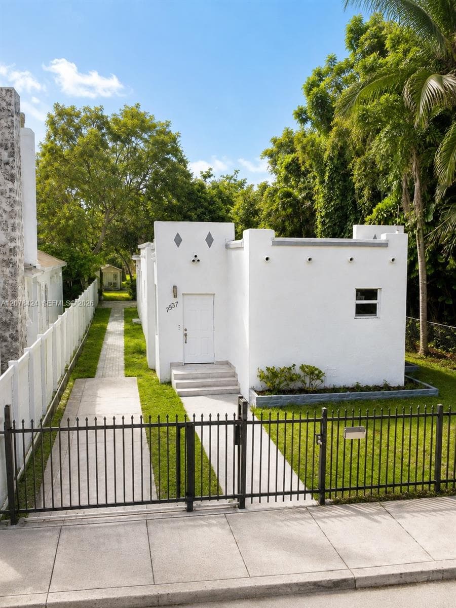 7537 NW 3rd Ave, Miami, FL 33150