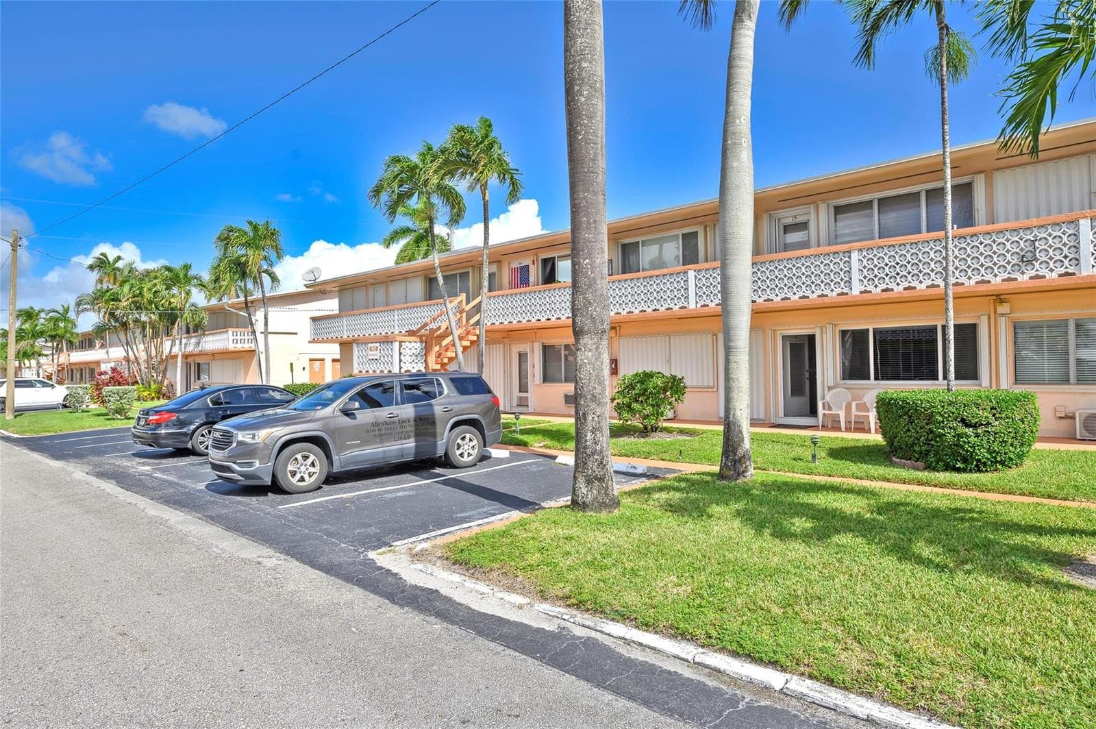 925 SW 11th Avenue # Unit j17, Hallandale Beach, FL 33009 photo 4