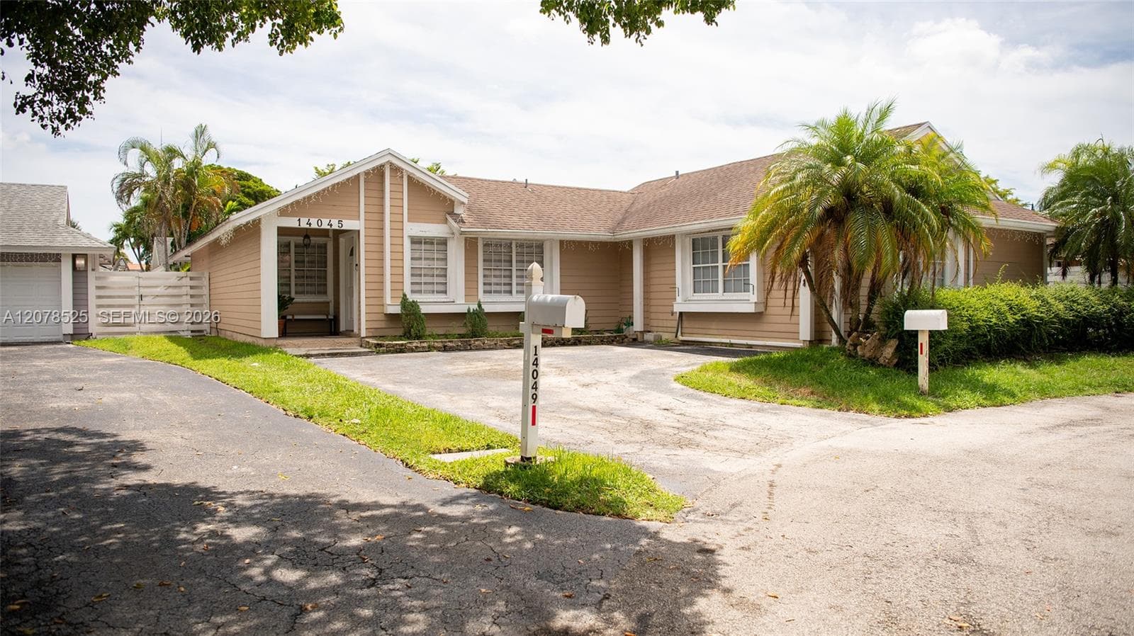 14045 SW 103rd Ter, Miami, FL 33186 photo 2