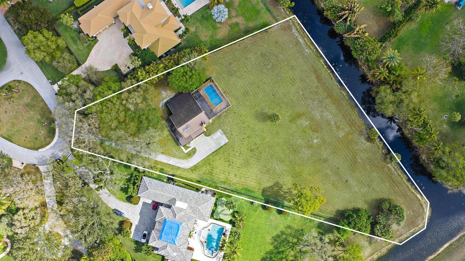 8090 NATIVE DANCER Road E, Palm Beach Gardens, FL 33418