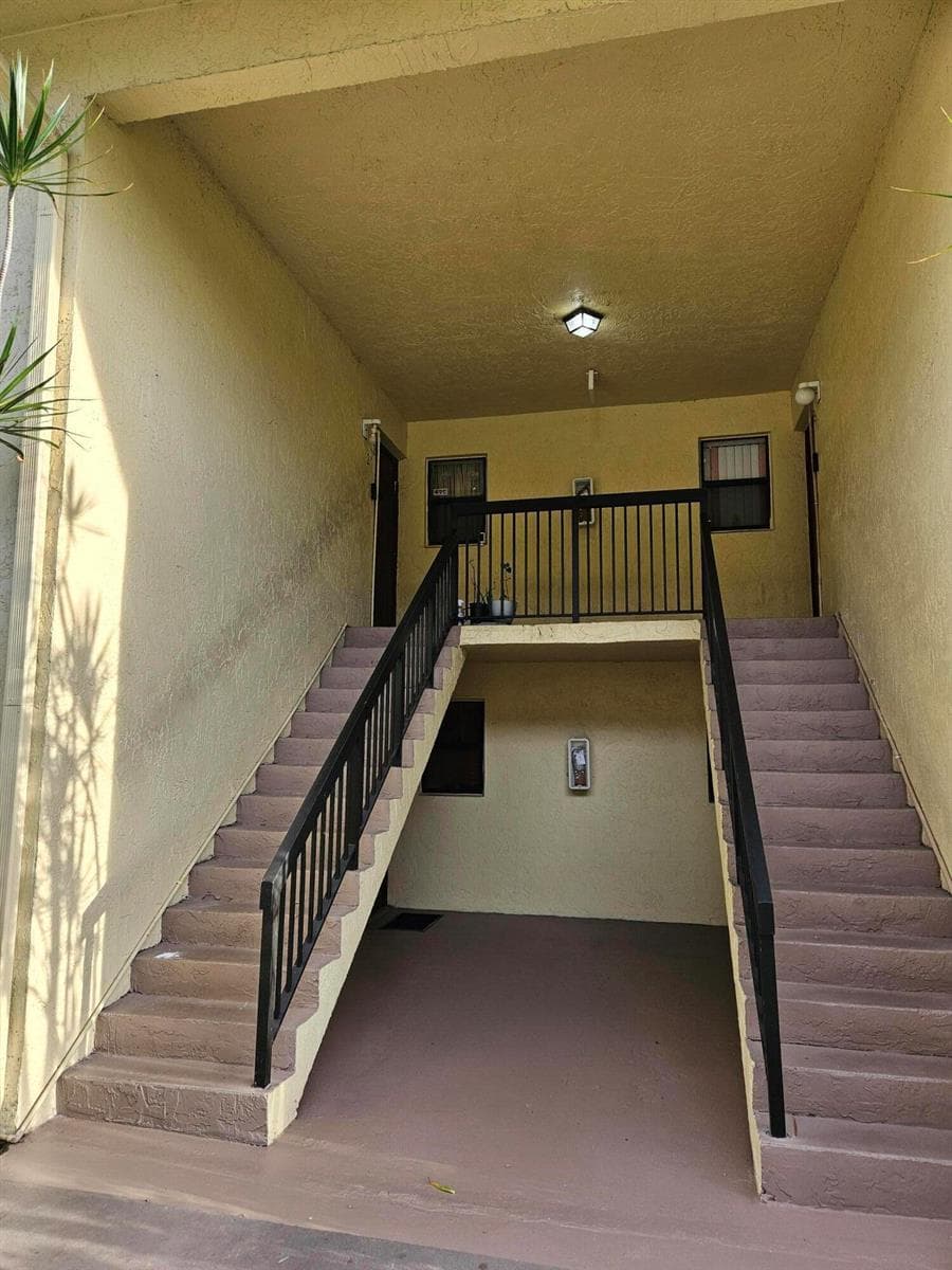 10035 WINDING LAKE Road # 102, Sunrise, FL 33351