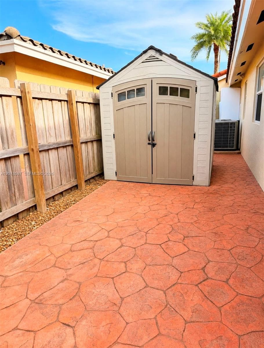 16529 SW 98th Ter, Miami, FL 33196 photo 2