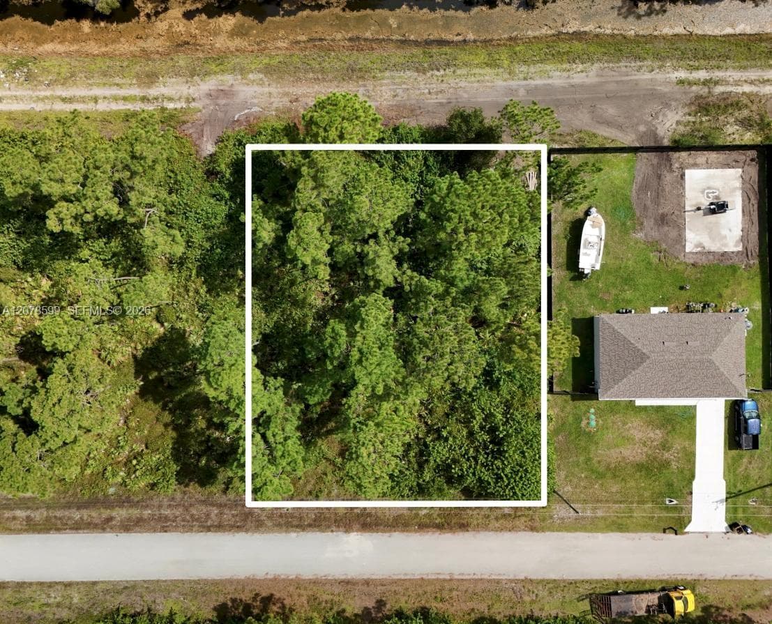 1114 CRAFT ST E, Lehigh Acres, FL 33974