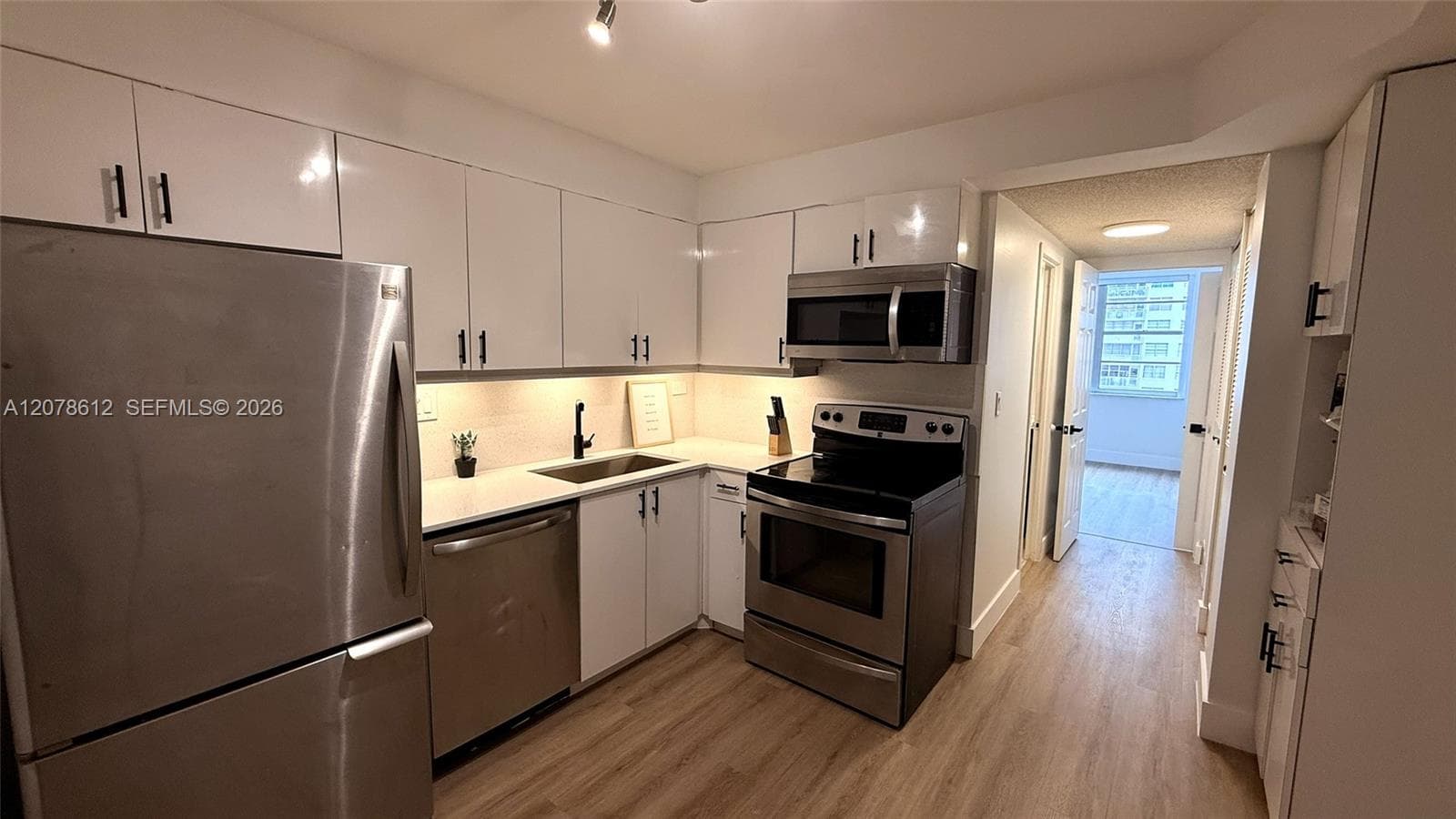 251 174th St # 608, Sunny Isles Beach, FL 33160 photo 4