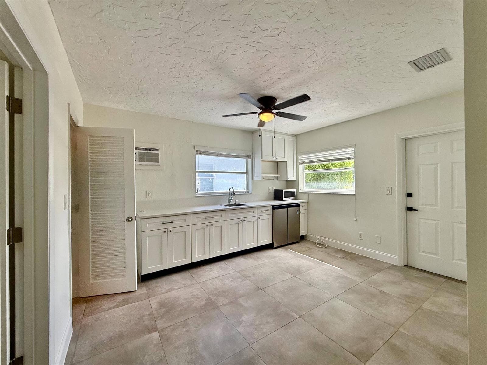 3684 NE 11th Avenue # Unit 4, Oakland Park, FL 33334 photo 5