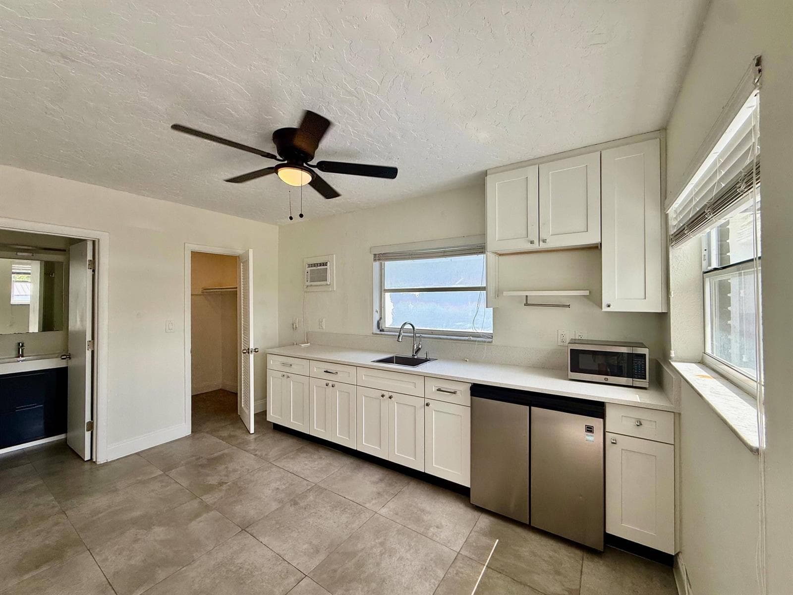 3684 NE 11th Avenue # Unit 4, Oakland Park, FL 33334 photo 4