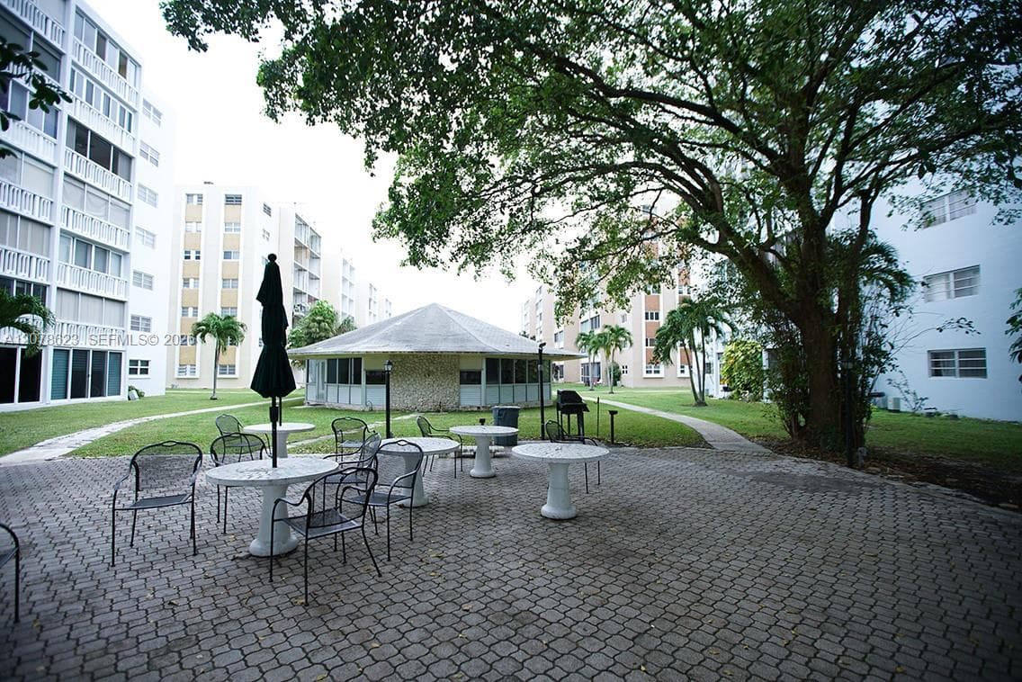 300 NE 12th Ave # 703, Hallandale Beach, FL 33009 photo 4