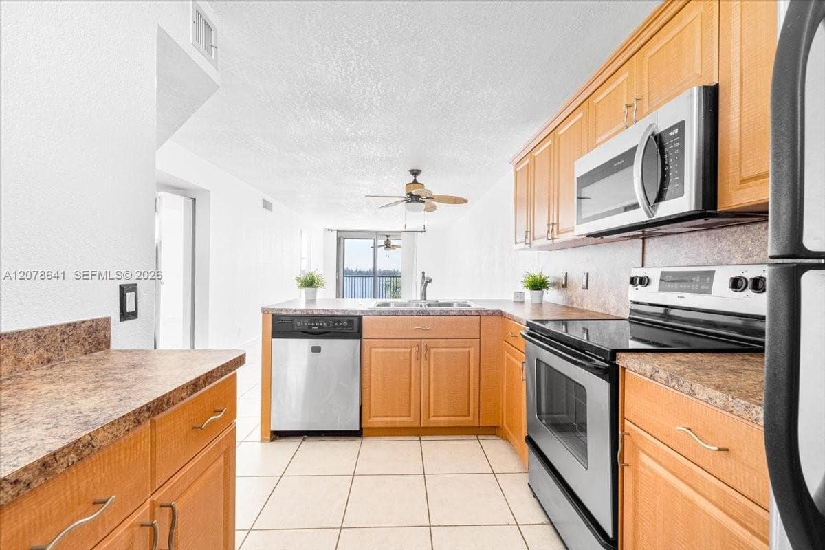 110 Lake Emerald Dr # 403, Oakland Park, FL 33309 photo 5