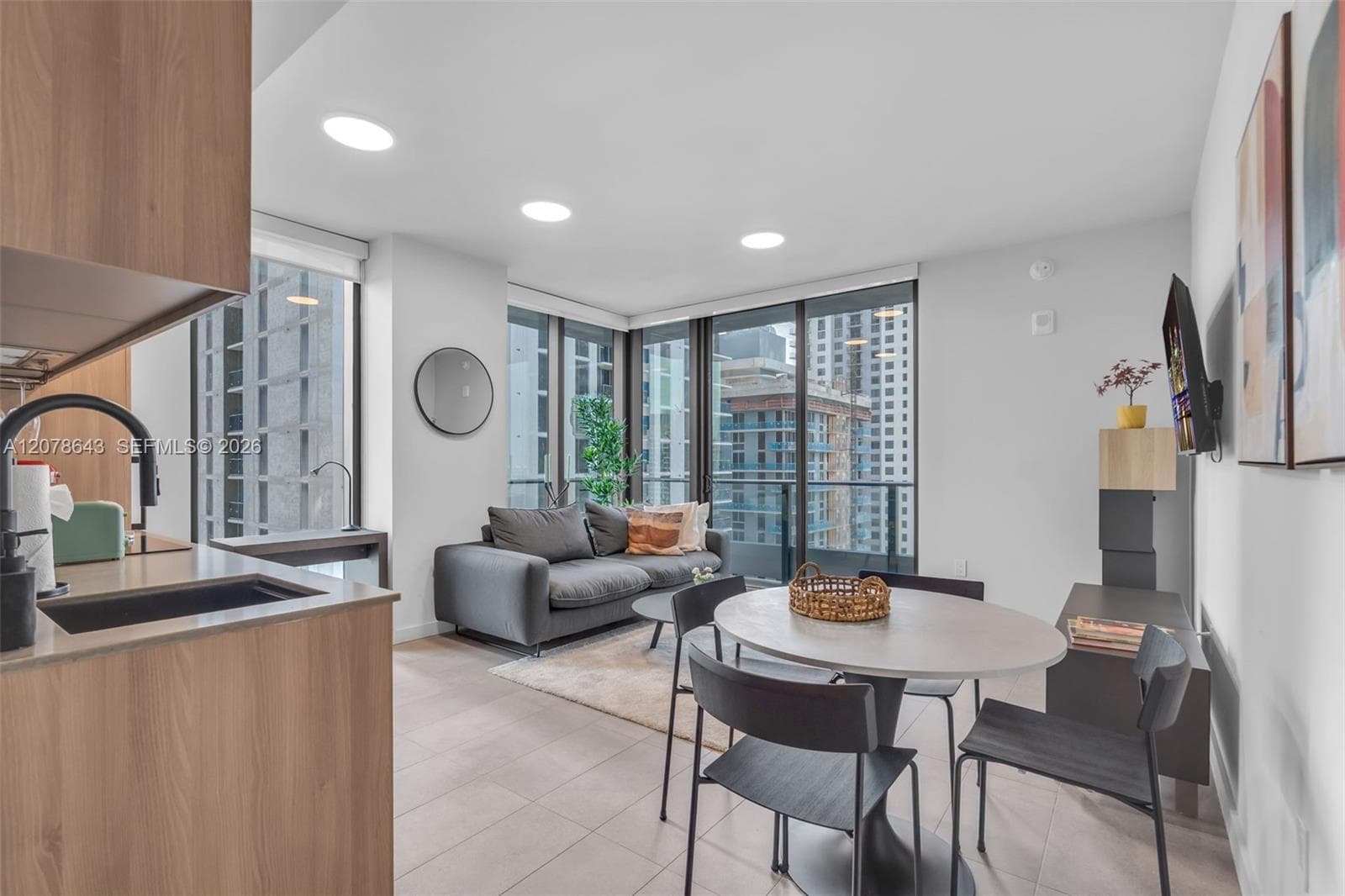 121 NE 5th St # 2708, Miami, FL 33132 photo 2
