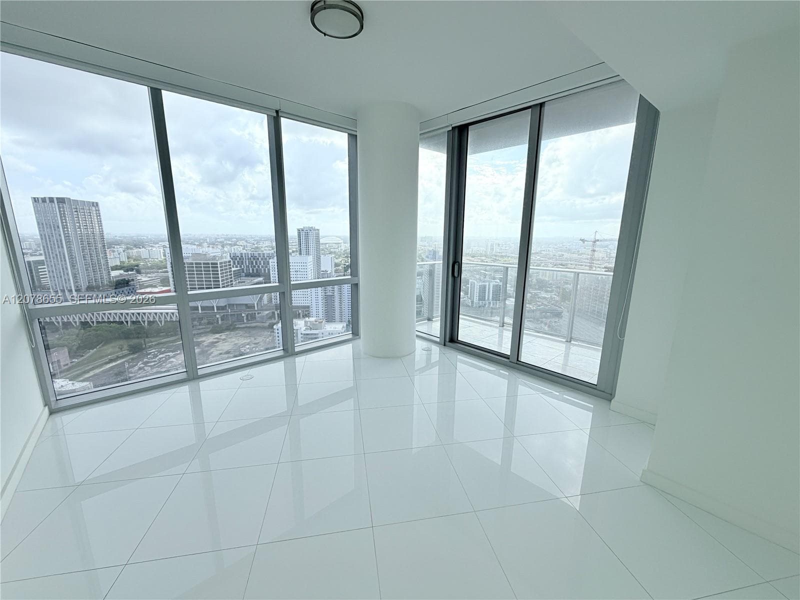 851 NE 1st Ave # 3202, Miami, FL 33132 photo 2