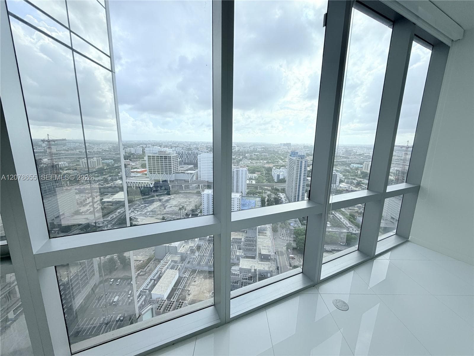 851 NE 1st Ave # 3202, Miami, FL 33132 photo 3