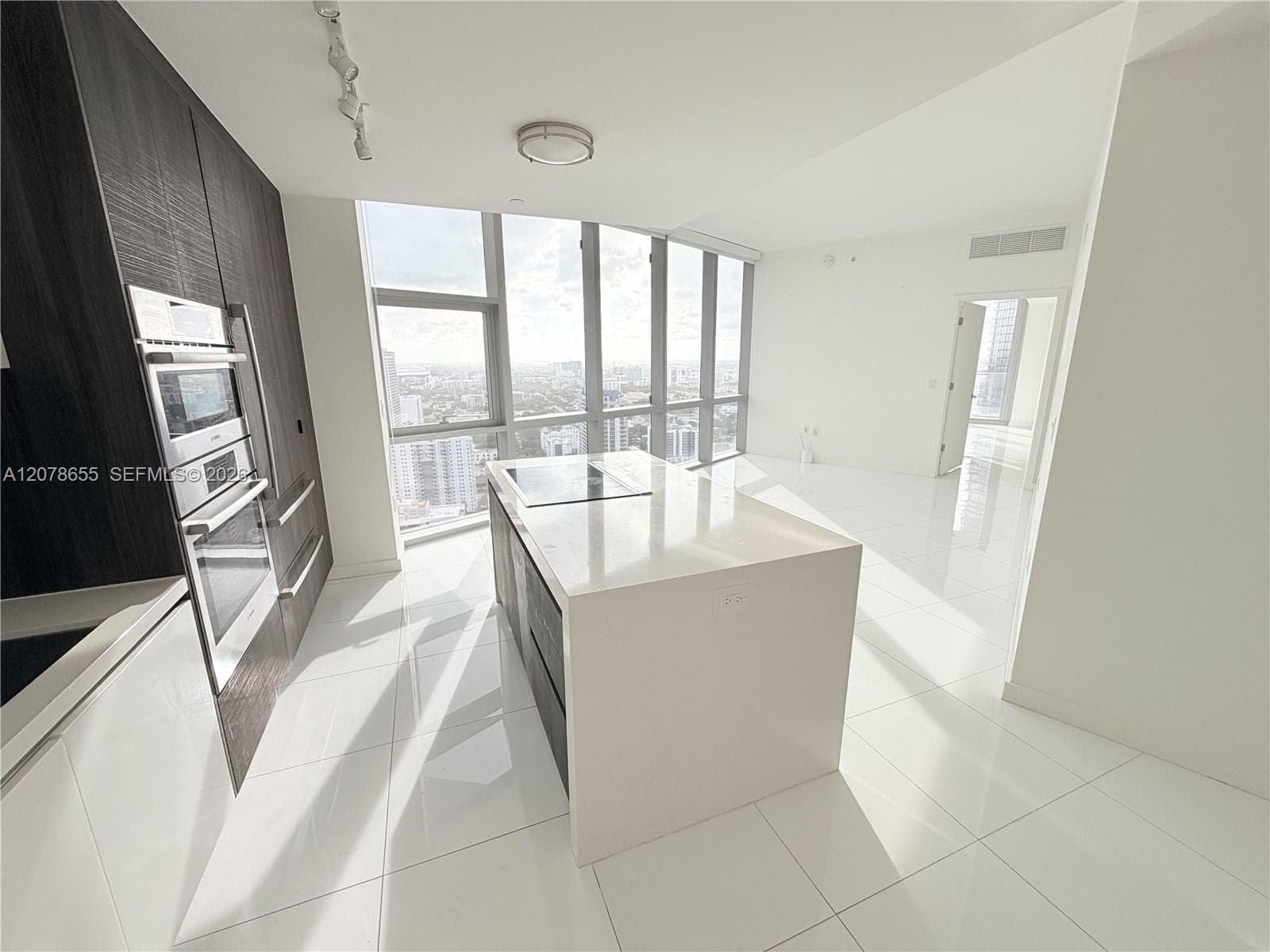 851 NE 1st Ave # 3202, Miami, FL 33132