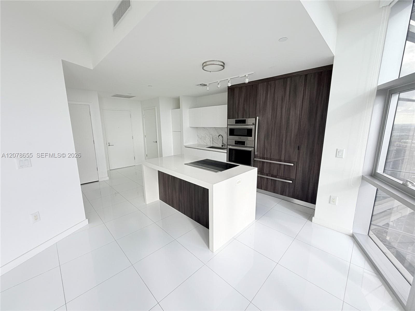 851 NE 1st Ave # 3202, Miami, FL 33132 photo 4
