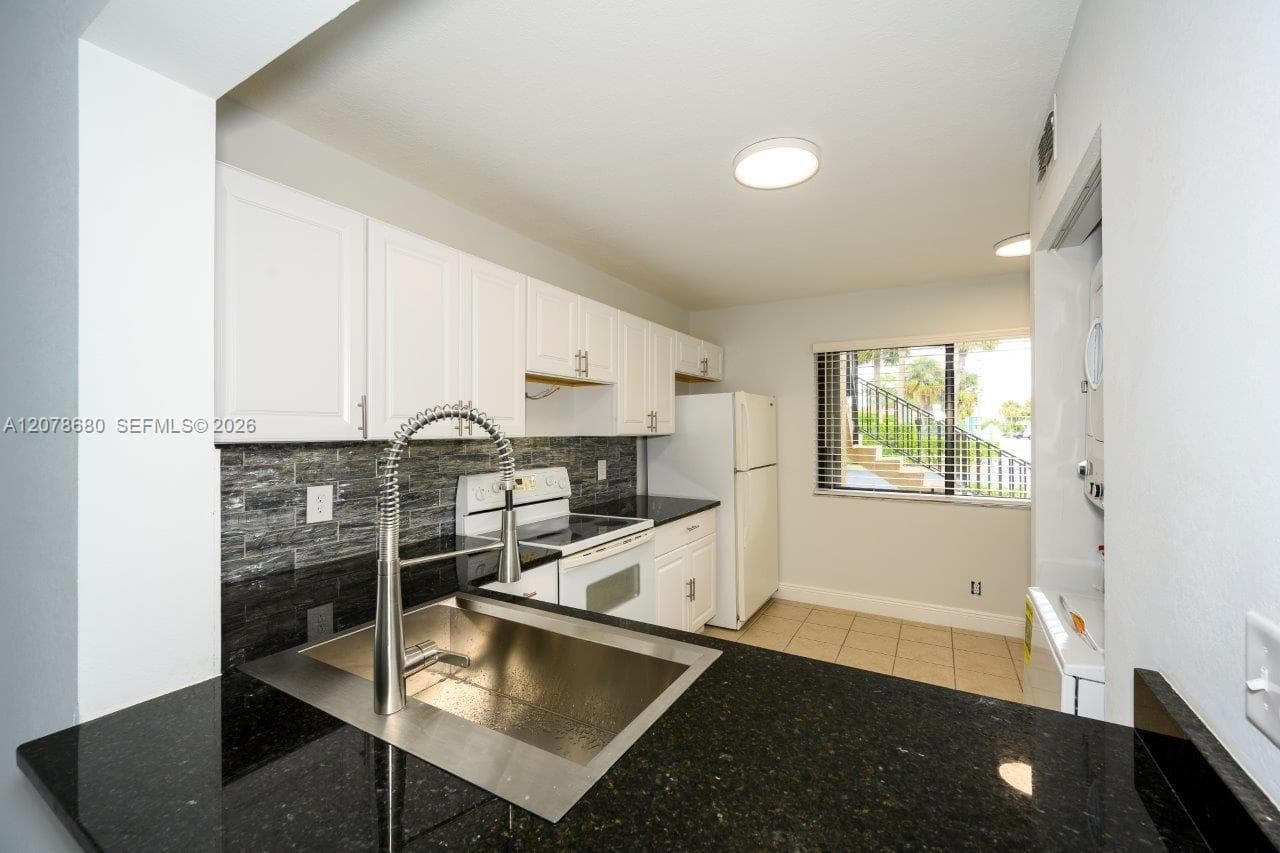 100 SE 7th St # 1, Deerfield Beach, FL 33441 photo 4