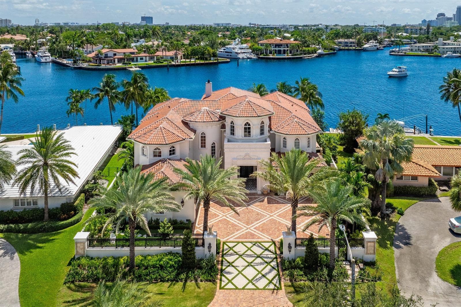 745 Middle River Drive, Fort Lauderdale, FL 33304 photo 2