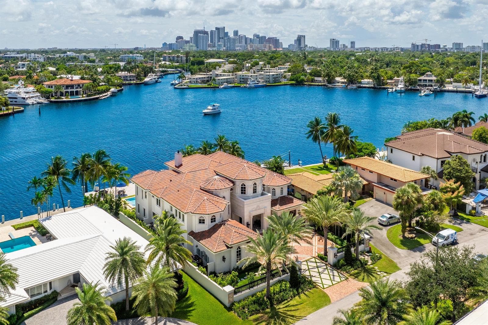 745 Middle River Drive, Fort Lauderdale, FL 33304 photo 4
