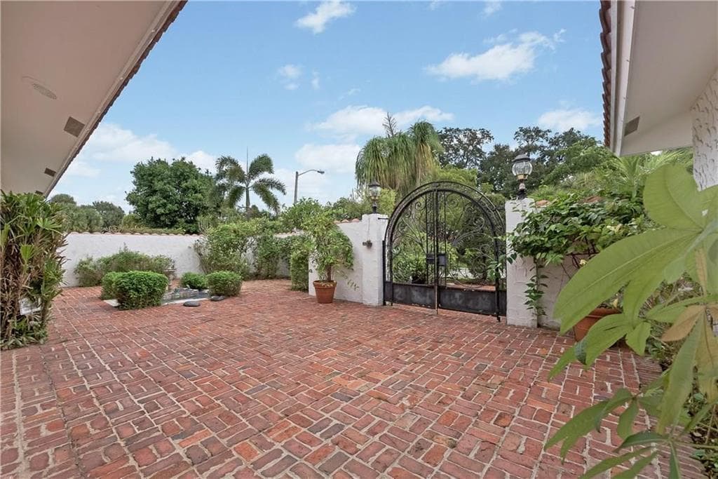 4903 WOODLANDS Boulevard, Tamarac, FL 33319 photo 3