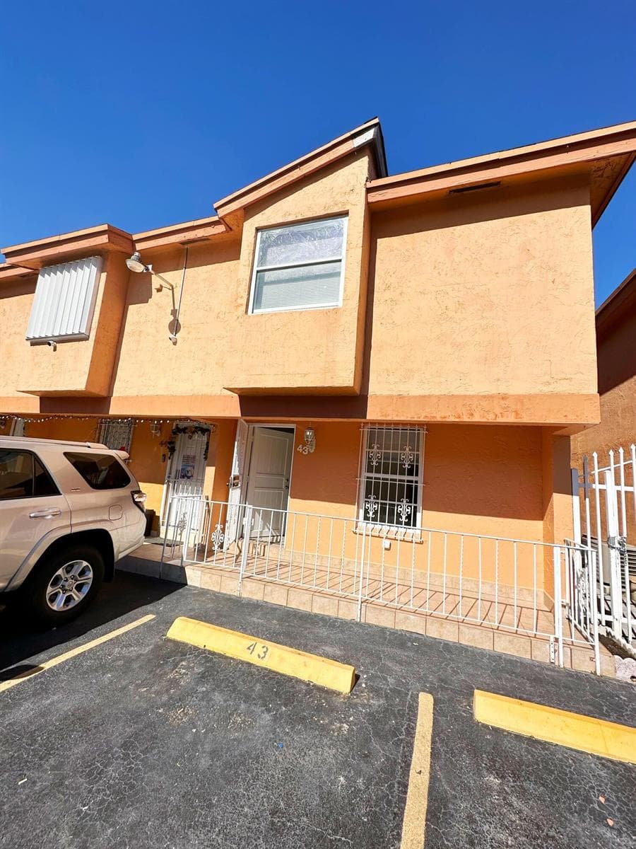 1701 W 42ND Place # 43, Hialeah, FL 33012