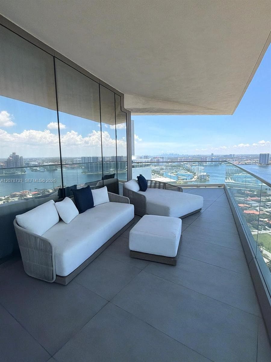 18975 Collins Ave # 2905, Sunny Isles Beach, FL 33160 photo 2