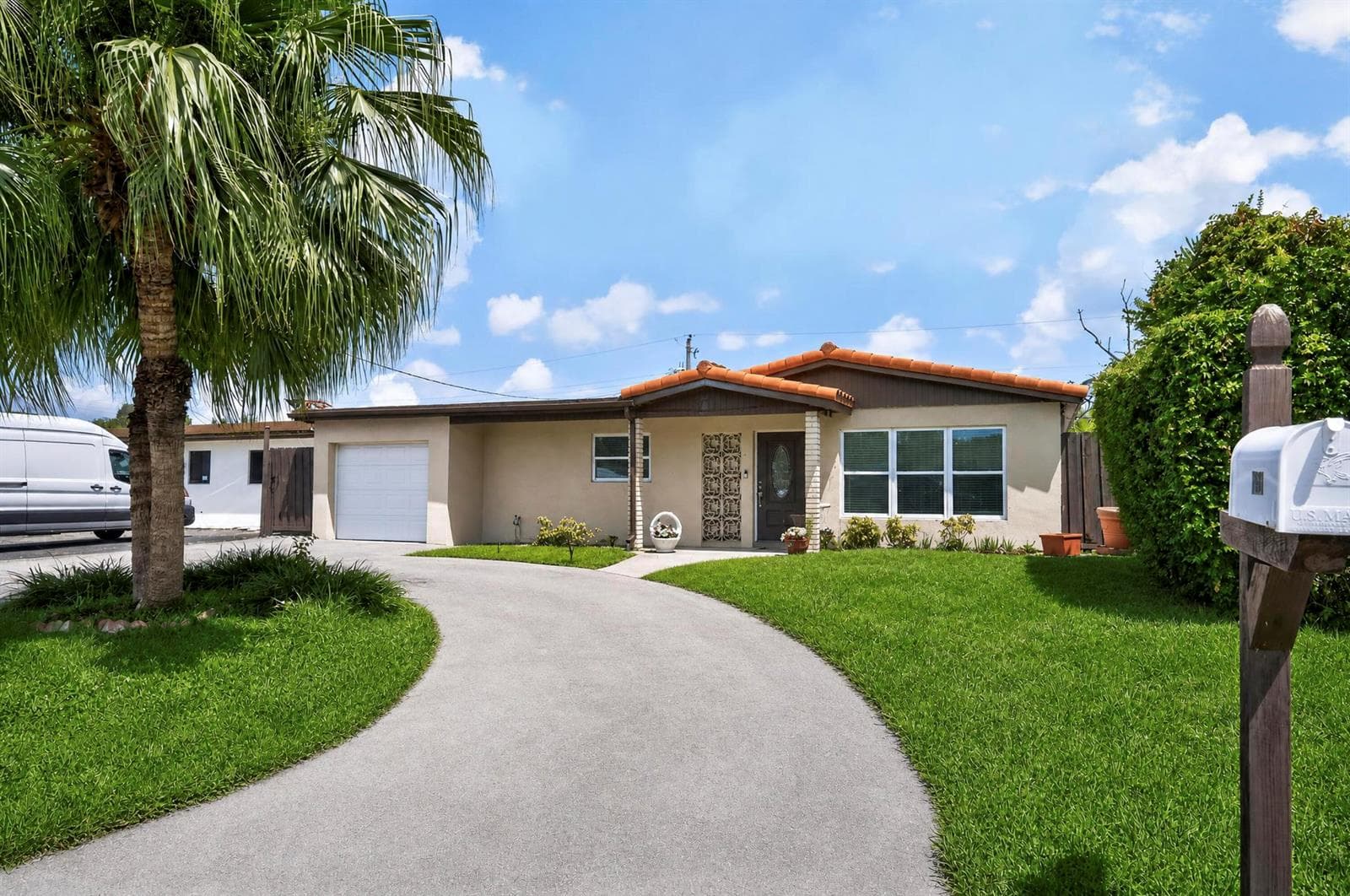 7961 N NORMANDY Street, Miramar, FL 33023 photo 2